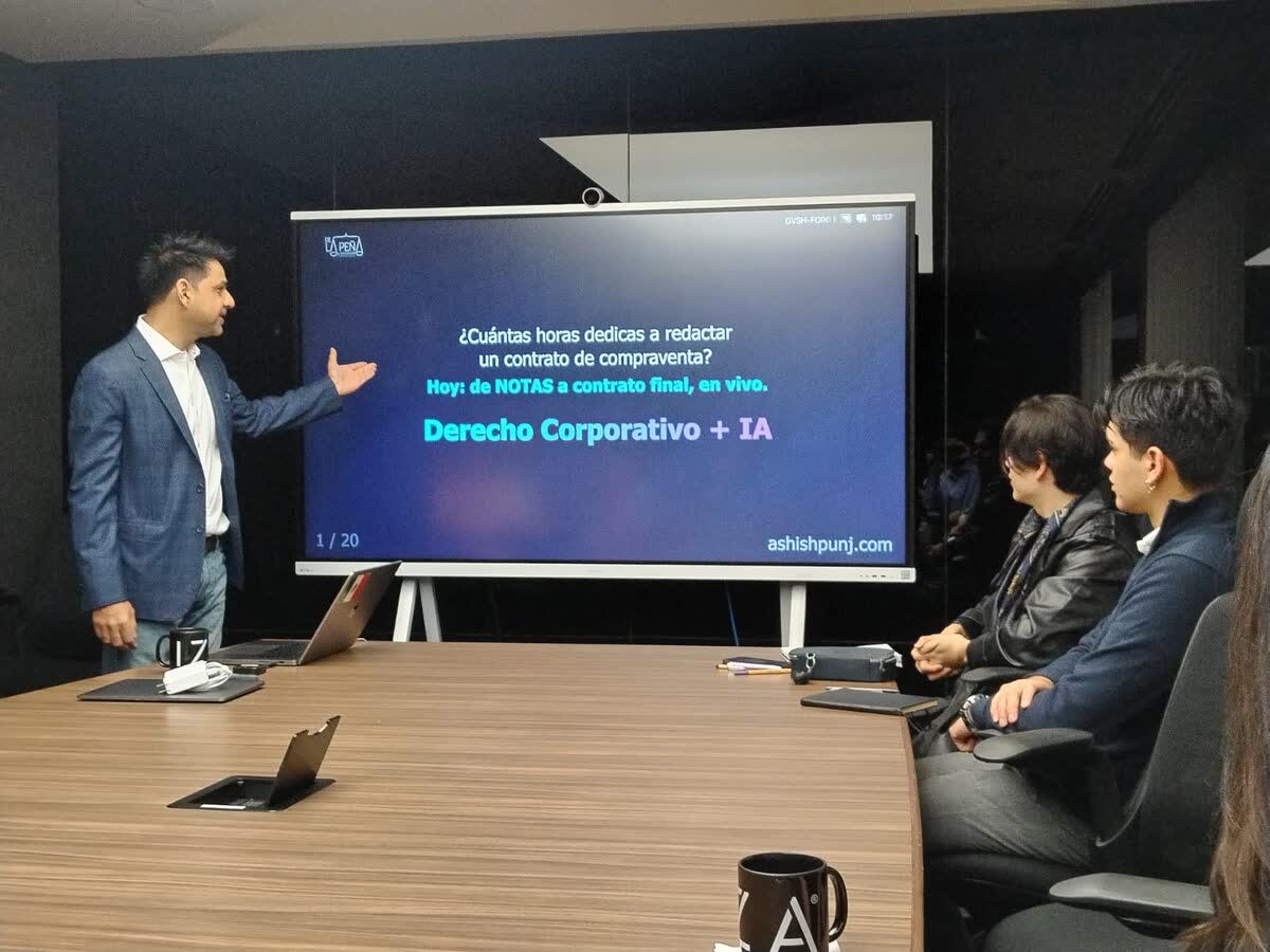 Ashish presenting to a working professional cohort in Mexico City